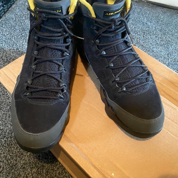 Men’s jordan 9 black and yellow size 12 - Picture 2 of 8